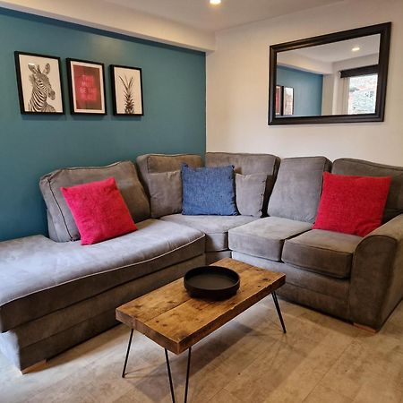 Stylish 5-Bed Home, Each With En-Suite And Own Tv كوفنتري المظهر الخارجي الصورة