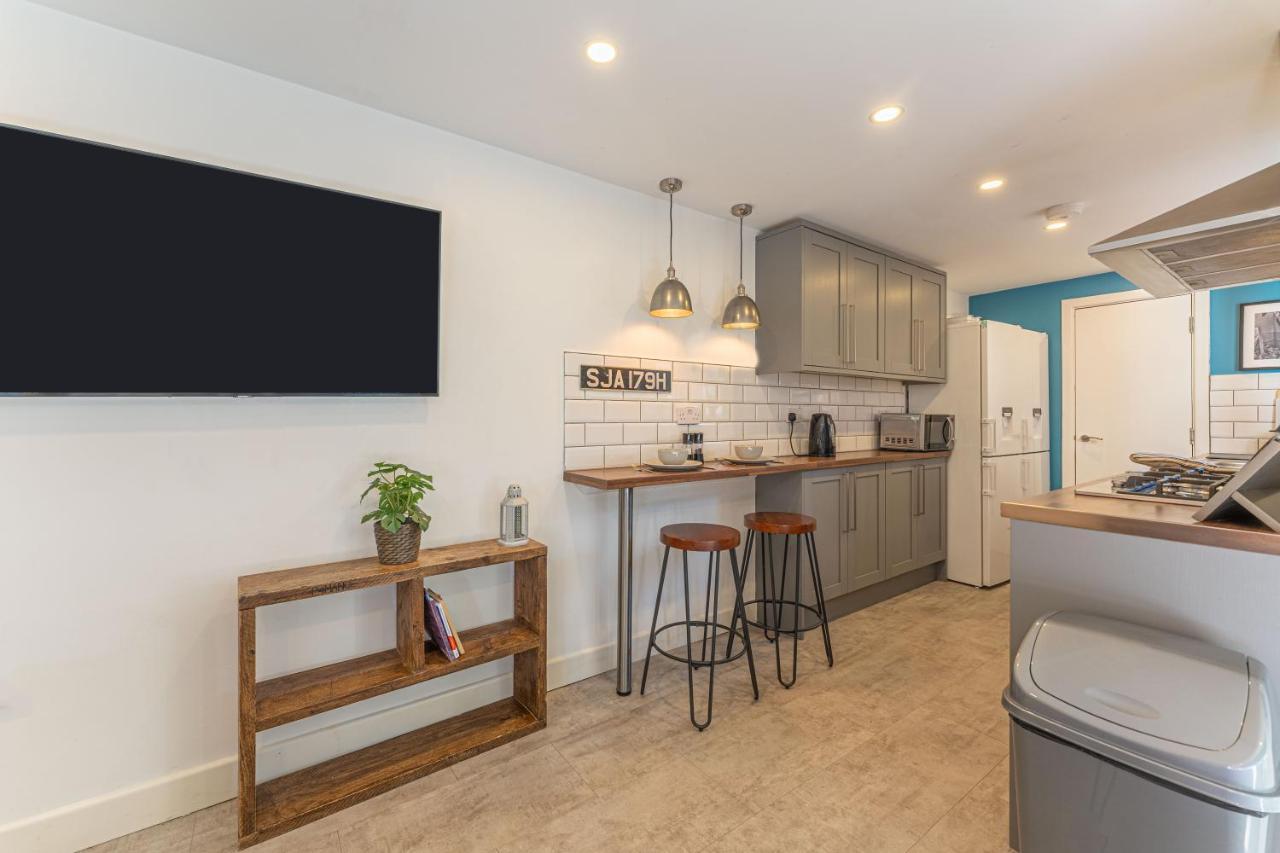 Stylish 5-Bed Home, Each With En-Suite And Own Tv كوفنتري المظهر الخارجي الصورة