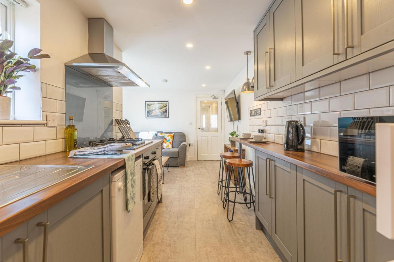 Stylish 5-Bed Home, Each With En-Suite And Own Tv كوفنتري المظهر الخارجي الصورة